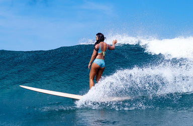 Ontmoet Rosie Jaffurs: Sunset Beach Surfer Girl