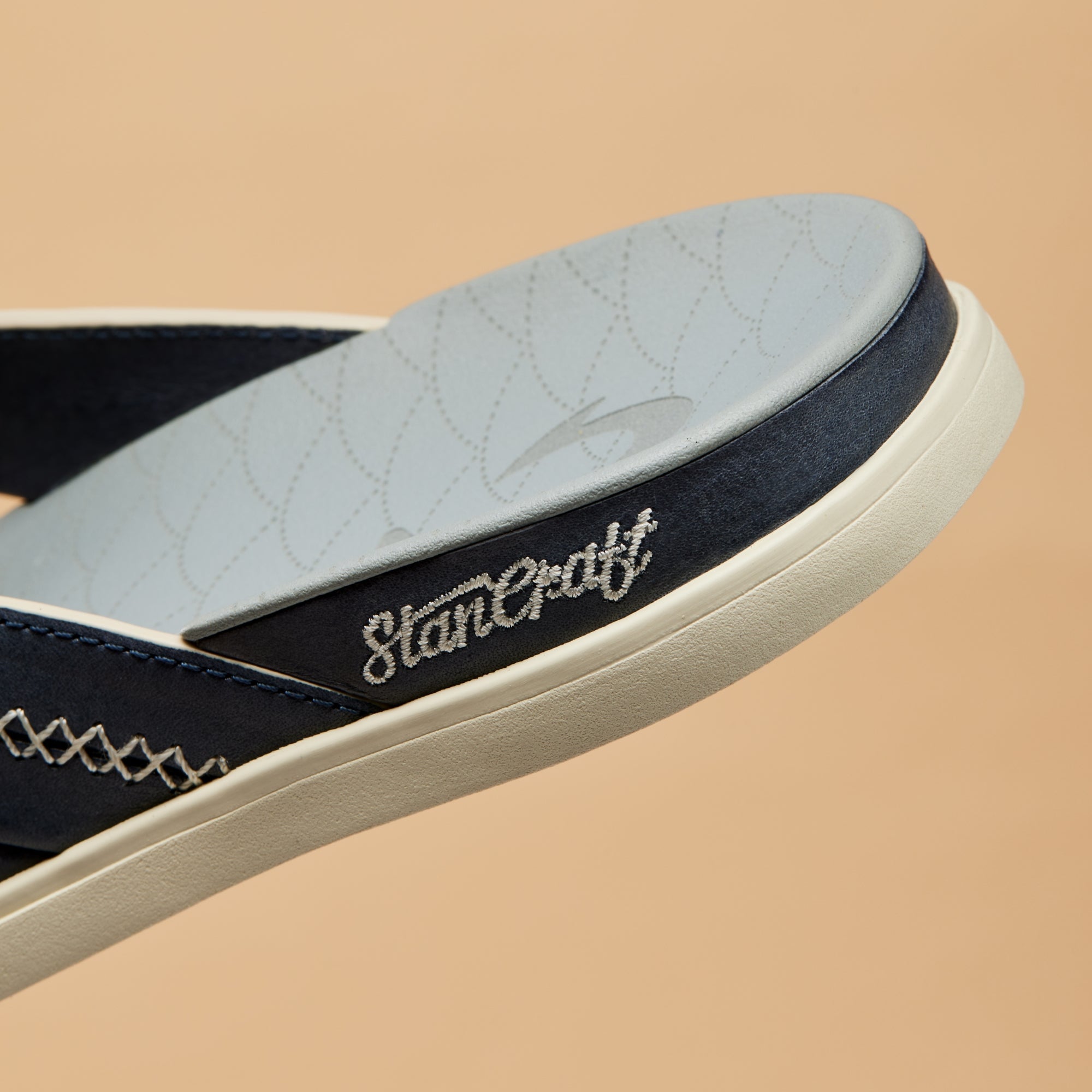 Stormy Blue / Pale Grey